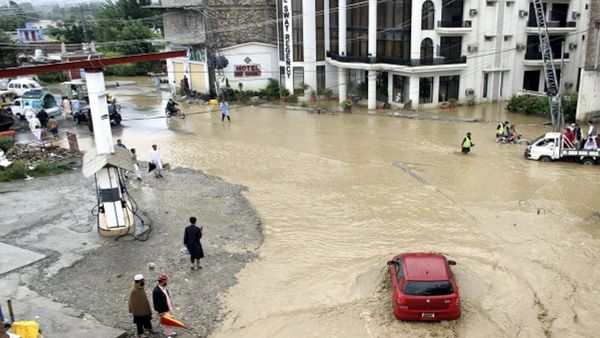 பாகிஸ்தான் வெள்ளம்.. உயிரிழப்பு எண்ணிக்கை 1000-ஐ கடந்திருக்கலாம் என அச்சம்!