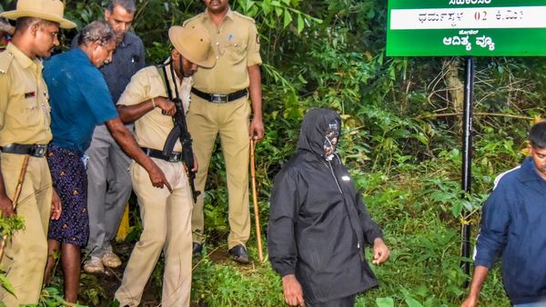 Dharmasthala exhumation: தர்மஸ்தலாவில் புதிதாக சிக்கிய 100 எலும்பு கூடுகள், ஒரு மண்டை ஓடு!