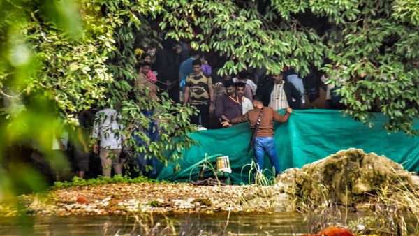 Dharmasthala: சாலையோரம் 15 வயது சிறுமியின் சடலம்! அவசர அவசரமாக புதைத்த போலீஸ்! தர்மஸ்தலா விவகாரத்தில் புது உத்தரவு