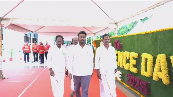 ஆளுநர் தேநீர் விருந்து: புறக்கணித்த முதல்வர் ஸ்டாலின் & திமுக கூட்டணி.. பங்கேற்ற முக்கிய தலைகள்!