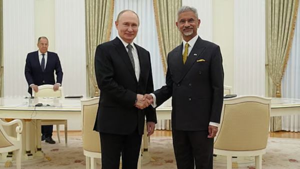 அமெரிக்காவுக்கு இடி.. ரஷ்ய அதிபர் புதினை சந்தித்த வெளியுறவு அமைச்சர் ஜெய்சங்கர்!