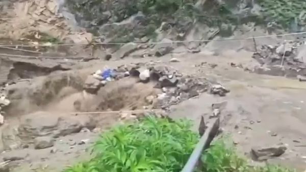 ஜம்மு காஷ்மீரில் பயங்கர மேகவெடிப்பு, நிலச்சரிவு.. சிதைந்த கட்டிடங்கள்.. 38 பேர் பலி.. ஷாக் வீடியோ!