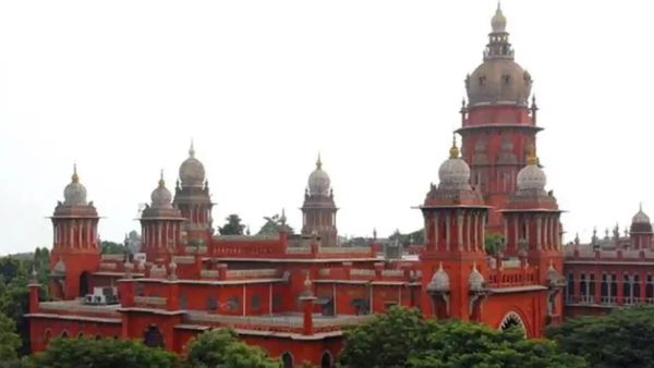 மனித உரிமை மீறலில் ஈடுபட்டதாக போலீஸ் எஸ்.ஐக்கு விதிக்கப்பட்ட அபராதம் ரத்து.. சென்னை ஐகோர்ட் உத்தரவு!