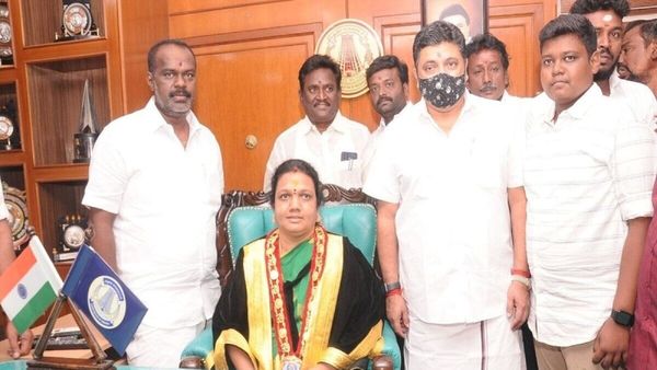 மதுரை மாநகராட்சியை அதிர வைத்த ஊழல்.. மேயர் இந்திராணியின் கணவர் கைது! பதவியை ராஜினாமா செய்கிறாரா?