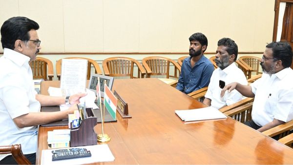 ஆணவ படுகொலை.. கவின் குடும்பத்துக்கு ஆபத்து.. குடும்பத்தோடு முதல்வர் ஸ்டாலினை சந்தித்த திருமாவளவன்!