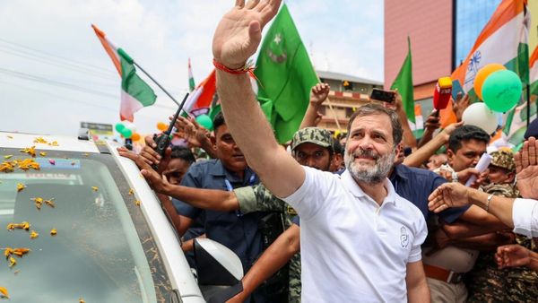 ராகுல் காந்திக்கு சர்ருன்னு எகிறுது ஆதரவு.. எதிர்க்கட்சிகளை வழிநடத்த சரியான ஆள்.. சர்வே ரிசல்ட்!