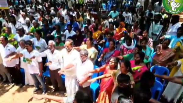 “மரங்களின் மாநாடு”.. அப்துல்கலாம், விவேக் படங்களுக்கு மரியாதை செலுத்தி மரக்கன்றுகள் நட்ட சீமான்!