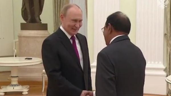 டிரம்ப்பை திக்க வைத்து.. தண்ணி குடிக்க வைத்த இந்தியாவின் ஜேம்ஸ் பாண்ட்.. அஜித் தோவல் முக்கிய மூவ்! 