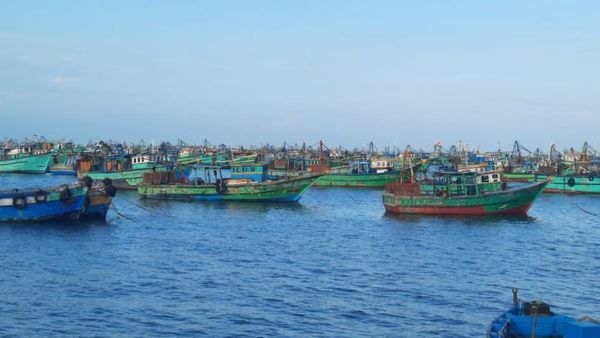 ராமேஸ்வரத்தில் வேலை நிறுத்த போராட்டத்தை தொடங்கிய மீனவர்கள்.. நிரந்தர தீர்வு எப்போது தான் கிடைக்கும்?