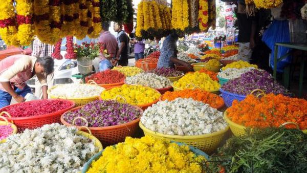 கோயம்பேட்டில் திடீர் மாற்றம்.. சென்னை, மதுரை, கன்னியாகுமரி எல்லா மார்க்கெட்டிலும் ஏறிய பூக்கள் விலை