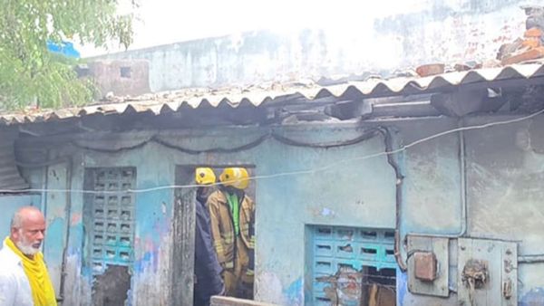 Fire Accident: சிவகாசி அருகே வீட்டில் சட்டவிரோதமாக பட்டாசு தயாரித்தபோது விபரீதம்.. 3 பேர் பலி!