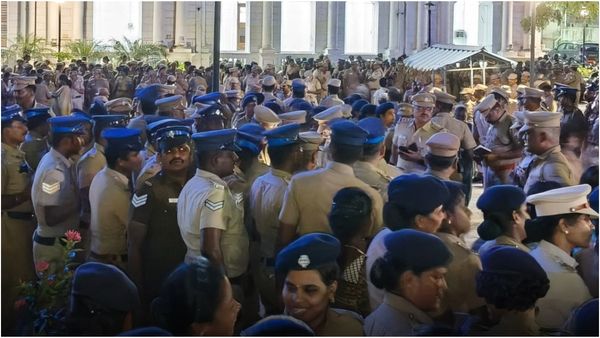 sanitation workers protest: ரிப்பன் மாளிகையில் பதற்றம்.. தூய்மை பணியாளர்களை நள்ளிரவில் கைது செய்தது போலீஸ்!