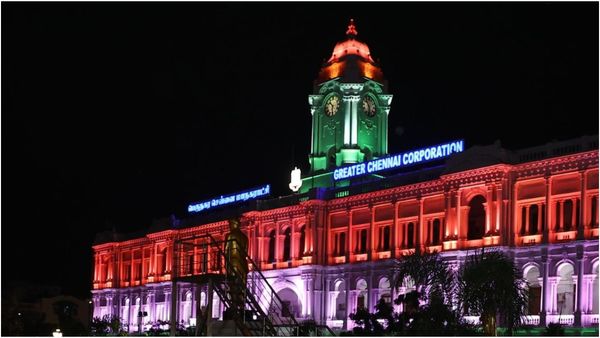 79வது சுதந்திர தினம்.. வண்ண விளக்குகளால் ஜொலிக்கும் சென்னை!