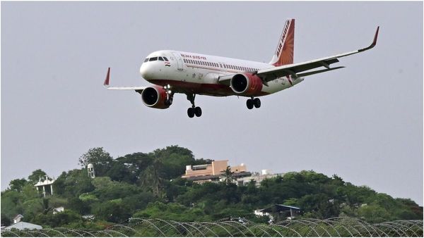 Air India: சென்னையில் அவசரமாக தரையிறங்கிய ஏர் இந்தியா விமானம்.. உயிர் தப்பிய 5 எம்பிக்கள்! என்ன நடந்தது?