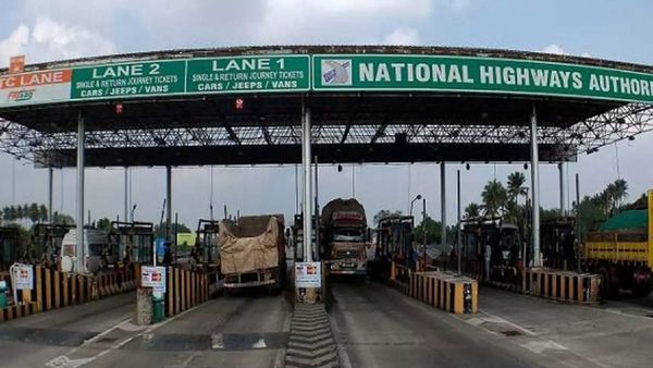 விக்கிரவாண்டியில் வாகன ஓட்டிகள் தலையில் இடியை இறக்கிய டோல்கேட் கட்டணம்.. எவ்வளவு கூடியிருக்கு பாருங்க.. ஷாக்