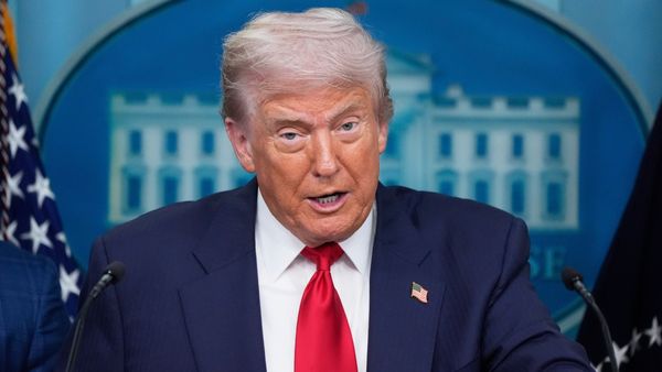 எதிர்த்து பேசினாலே ரெய்டு! மாஜி தேசிய பாதுகாப்பு ஆலோசகர் வீட்டில் இறங்கிய FBI.. எல்லை மீறி டிரம்ப் அடாவடி!