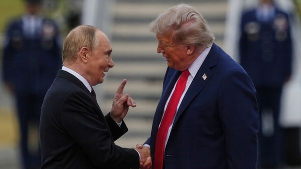 மாற்றி பேசும் டிரம்ப்.. ரஷ்யா அதிபர் புதின் சொல்வது சரி தானாம்.. அப்போ உக்ரைன்? ஆஹா பெரிய ட்விஸ்ட்