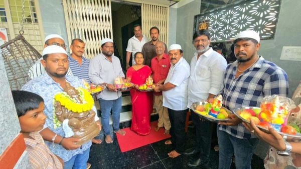 கிருஷ்ணகிரியில் வீடு வீடாக யார் பாருங்க? விநாயகர் சிலையுடன் 100 இல்லங்களுக்கு போன இஸ்லாமியர்! சபாஷ்