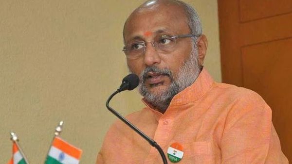 துணை குடியரசுத் தலைவர் ஆகும் தமிழர்.. யார் இந்த சி.பி.ராதாகிருஷ்ணன்?