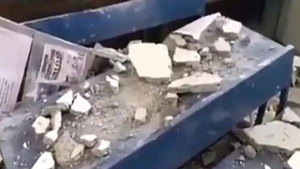 கட்டி 9 மாதங்களே ஆன அரசு பள்ளி கட்டிடத்தின் மேற்கூரை இடிந்து விழுந்தது.. திருச்சி அருகே பரபரப்பு!