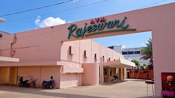 விடைபெற்றது ஏவிஎம் ராஜேஸ்வரி தியேட்டர்.. இடிக்கப்படும் 50 வருட சென்னையின் கம்பீரம்.. நீங்கா நினைவு