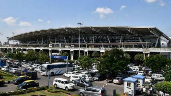 சென்னை ஏர்போர்ட்டில் நடந்த ட்விஸ்ட்.. பயணியின் பையை சோதனை செய்த.. கஸ்டம்ஸ் அதிகாரிகளுக்கு ஷாக்