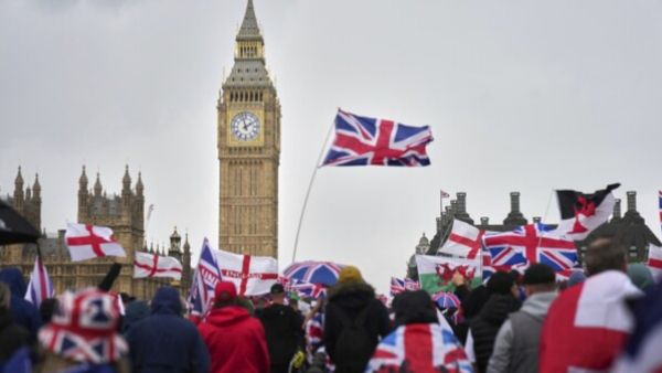 லண்டனை முடக்கிய 1.10 லட்சம் பேர்.. வெளிநாடு குடியேற்றத்தை தடுக்க பேரணி.. இந்தியர்களுக்கு சிக்கல்?