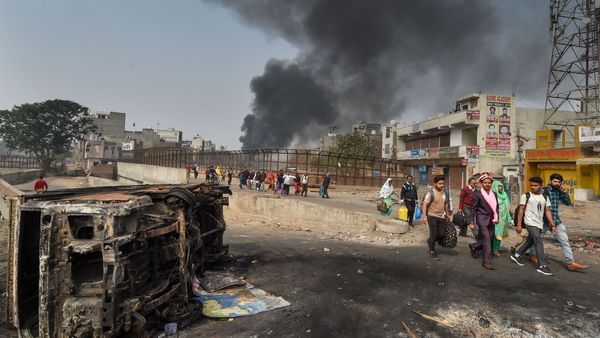 போலி வழக்குகள், புனையப்பட்ட சாட்சிகள்.. டெல்லி 2020 கலவர வழக்குகளில் போலீசாரின் முறைகேடுகள் அம்பலம்!