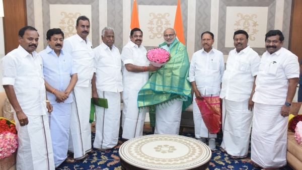 அமித்ஷாவை பார்க்கும் முன்பு.. டெல்லியில் சிபி ராதாகிருஷ்ணனை சந்தித்த எடப்பாடி.. கூட யாருனு பாருங்க