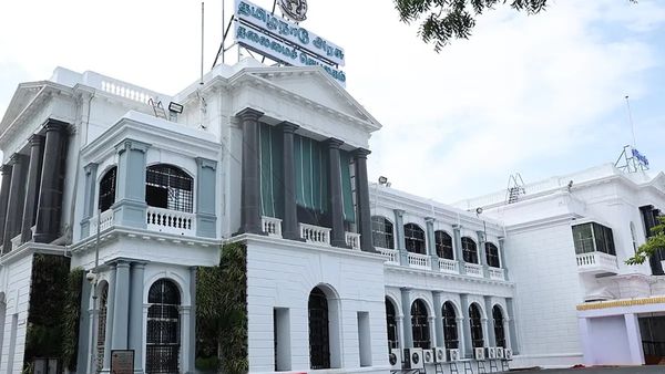 பென்சன் இனி கிடைக்குமா? ஓய்வூதிய செலவை விட வட்டி அதிகமா ஏறுதே? அரசு ஊழியர்களை கலங்கடித்த ரிப்போர்ட்