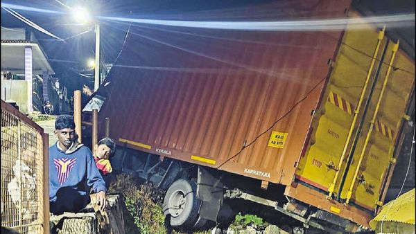 kodaikanal: நெல்லை டூ கொடைக்கானல்.. வழி தெரியாமல் போன டிரைவர்! அந்தரத்தில் தொங்கவிட்ட ”கூகுள் மேப்”