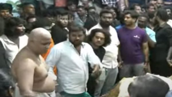 இறுதி சடங்கு செய்ய மொட்டை அடித்து வந்த ரோபோ சங்கர் மாப்பிள்ளை கார்த்திக்! கதறிய பிரியங்கா