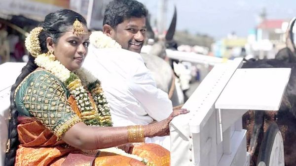 கோவையில் மாட்டு வண்டியில் ஏறிய பொண்ணு.. அந்த மாட்டு வண்டியை ஓட்டுறது யாருப்பா? தூள் கிளப்பிய தம்பதி