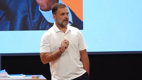 ராகுல் காந்திக்கு உதவும் தேர்தல் ஆணைய ஊழியர்கள்? வாக்கு திருட்டு விஷயத்தில் அவரே சொன்ன மேட்டர்