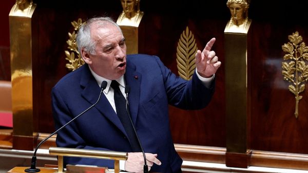 பிரான்ஸ் அரசு கவிழ்ந்தது! நம்பிக்கை வாக்கெடுப்பில் தோல்வியடைந்த பிரதமர் பிராங்காய்ஸ் பாய்ரு ராஜினாமா