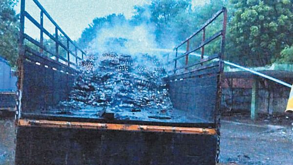 சென்னை அம்பத்தூர் டாஸ்மாக் குடோனில்.. சாதுர்யமாக செயல்பட்ட லாரி டிரைவர்... ஆனாலும் ட்விஸ்ட்