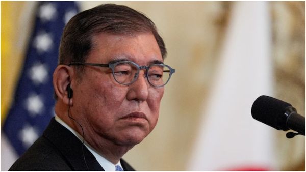 ஜப்பான் பிரதமர் பதவி விலகல்.. அமெரிக்க வரி நெருக்கடியை எதிர்கொள்ள முடியாமல் திணறல்!