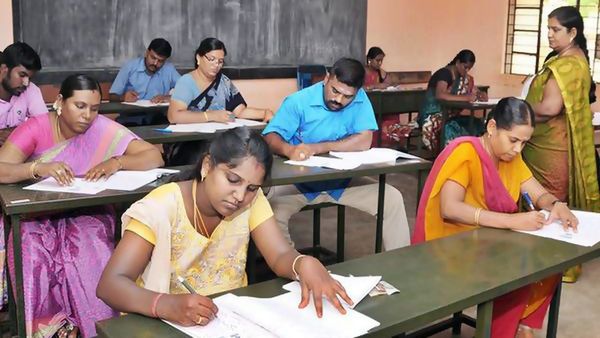 வேலை பறிபோகும் அச்சத்தில் லட்சக்கணக்கான அரசு ஆசிரியர்கள்.. TET தேர்வுக்கு நான்கு மடங்கு விண்ணப்பம்