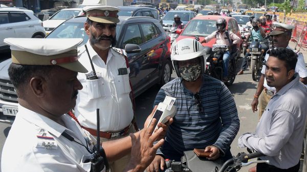 வாகன ஓட்டிகளே.. போக்குவரத்து விதிமீறல் அபராதங்களுக்கு தள்ளுபடி பெற ஒரு அரிய வாய்ப்பு! நோட் பண்ணுங்க!