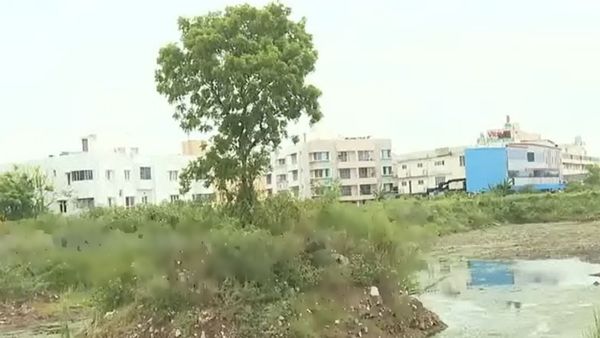 சென்னை வேளச்சேரியில் 6 கோடி மதிப்புள்ள நிலம்.. பொக்லைனுடன் வந்த அதிகாரிகள்.. அதிரடியாக மீட்பு