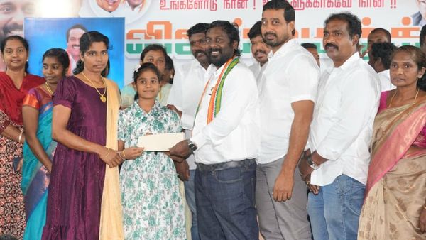 சொந்த செலவில் கல்வி நிதியுதவி.. குமரியில் விஜய் வசந்த் எம்பி செய்த மாஸ் சம்பவம்!