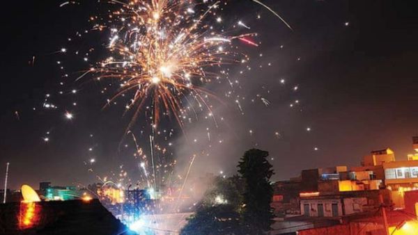 தீபாவளி பண்டிகையை ஒட்டி டெல்லியில் 4 நாட்கள் பட்டாசு வெடிக்கலாம்.. உச்ச நீதிமன்றம் அனுமதி!