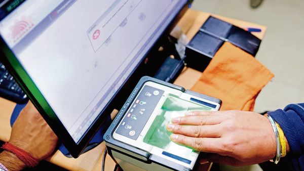 ஆதார் கார்டில் அப்டேட் செய்ய கட்டணங்கள் உயர்வு.. பிறப்பு சான்றிதழ் வாங்கியவர்கள் அறிய வேண்டியவை