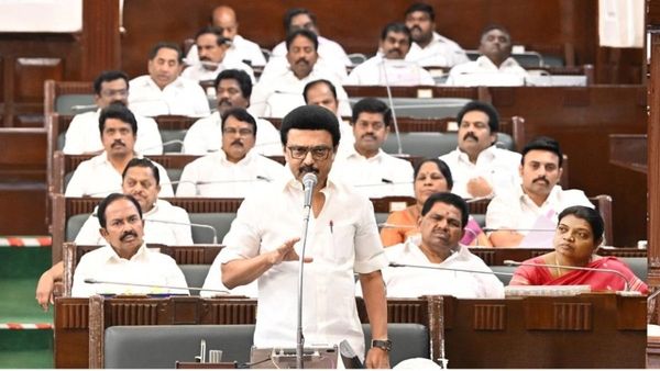 தமிழகத்தில் எம்எல்ஏக்களுக்கான பென்ஷன் மாதம் 35 ஆயிரமாக உயர்வு.. ஆச்சர்யப்பட வைக்கும் சலுகைகள்