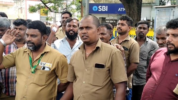 கோவை மாநகராட்சி குப்பை லாரிகளை சுடுகாட்டில் நிறுத்த வேண்டுமா? அதிகாரிகளுக்கு டிரைவர்கள் எதிர்ப்பு