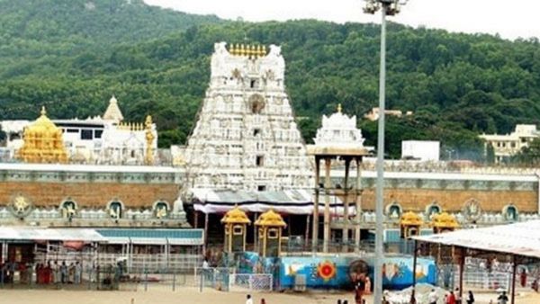 Tirupati: ஆயுத பூஜை அன்று! திருப்பதியில் கூடிய கூட்டம் இருக்கே அப்பப்பா! 