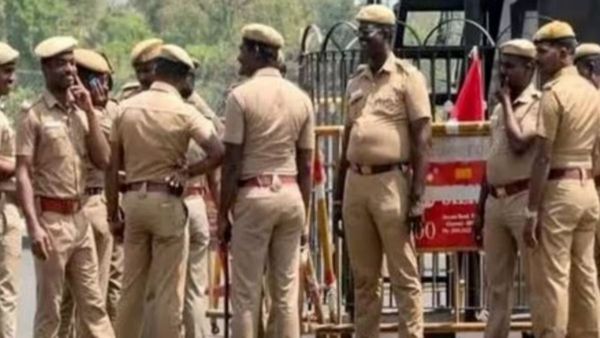 ‛இது சோசியல் மீடியாவின் பவர்’.. மகளை இழந்த தந்தை போட்ட ஒரு பதிவு.. போலீஸ்காரர்களுக்கு நேர்ந்த கதி