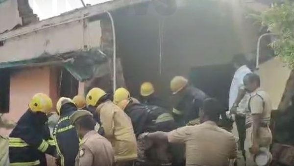 தீபாவளி நேரத்தில் கோரச் சம்பவம்.. ஆவடி அருகே வீட்டில் நாட்டு வெடி வெடித்து 4 பேர் பலி!