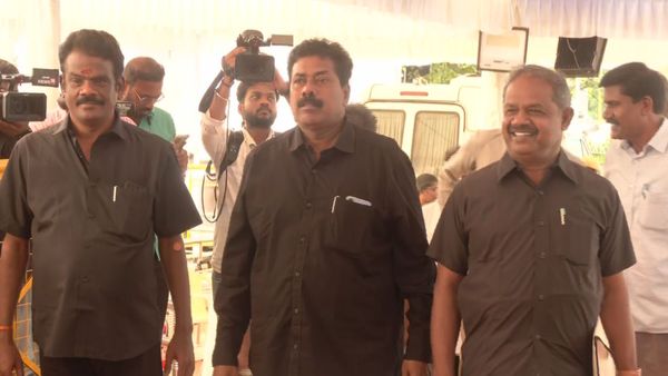 கருப்புச் சட்டை அணிந்து சட்டசபைக்கு வந்த அன்புமணி ஆதரவு பாமக எம்.எல்.ஏக்கள்.. என்ன மேட்டர்?