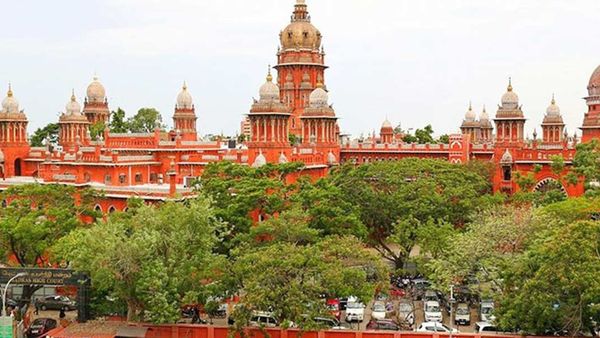 நீர்நிலைகளில் கட்டிடம் கட்ட அனுமதி.. அரசு ஊழியர்கள் மீது ஒழுங்கு நடவடிக்கை.. சம்பளமும் போகும்